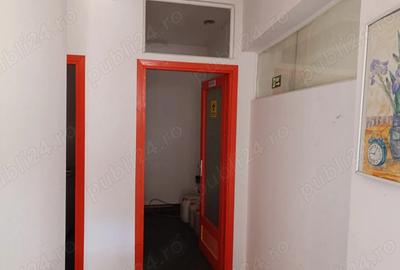 Casă cu 10 camere cu Teren 379 Mp în Central - 2