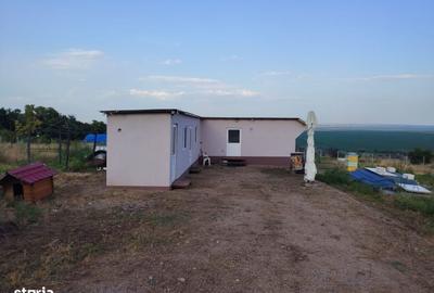 Casă cu 3 camere în Vânători