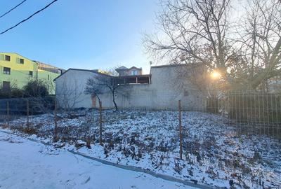 Teren Construcții intravilan de 340 mp, în Tei
