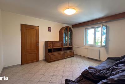 Apartament cu 3 camere semidecomandat în Sălaj