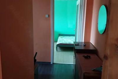 Apartament cu 2 camere decomandat în Tractorul - 4