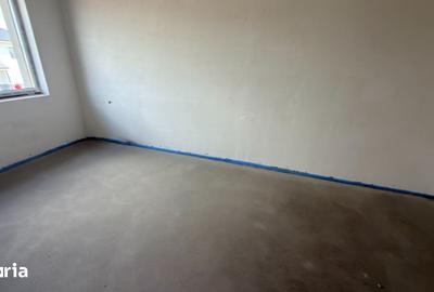 Casă cu 4 camere cu Teren 300 Mp în Sud