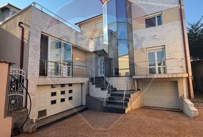 Casă cu 4 camere cu Teren 620 Mp în Central