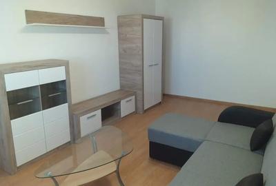 Apartament cu 2 camere decomandat în Titan