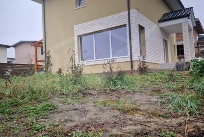 Casă individuală cu 4 camere cu Canalizare în Exterior Est - 2