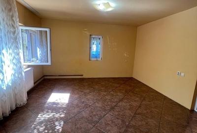 Casă cu 3 camere cu Teren 357 Mp în Central