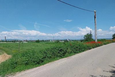 Teren de 3700 mp, în Central - 4