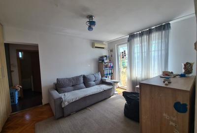 Apartament cu 3 camere semidecomandat, mobilat în Grigorescu