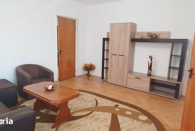 Apartament cu 2 camere decomandat în Titan