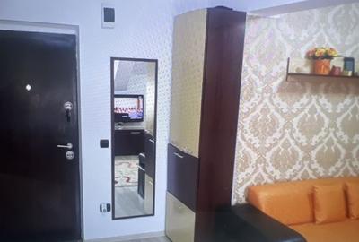 Apartament cu 3 camere decomandat în Exterior Vest