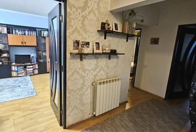 Apartament cu 3 camere decomandat, mobilat în Central