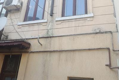 Casă cu 8 camere cu Teren 220 Mp în Grivița