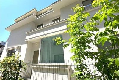 Casă cu 10 camere cu Teren 352 Mp în Dorobanți