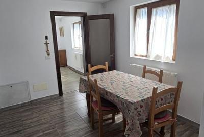 Casă cu 4 camere cu Teren 2500 Mp în Mărgineni - 2