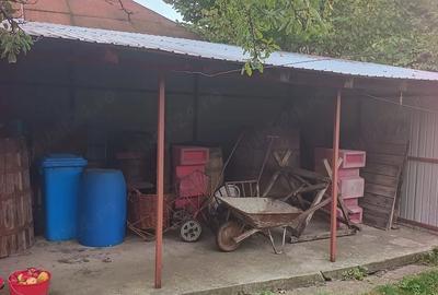 Casă cu 2 camere cu Teren 3630 Mp în Budești