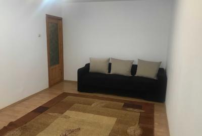 Apartament cu 3 camere decomandat în Nicolina