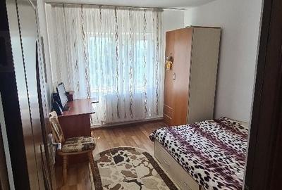 Apartament cu 3 camere decomandat în Horia