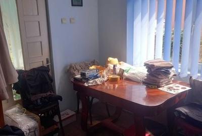 Casă cu 4 camere cu Teren 95 Mp în Central