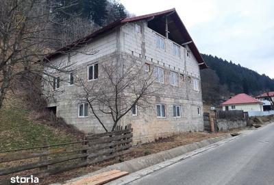 Casă cu Teren 800 Mp în Central