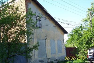 Casă cu 6 camere în Corabia