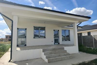 Casă cu 4 camere în Exterior Vest