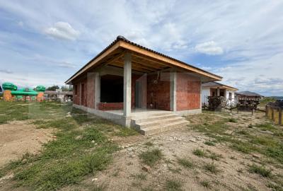 Casă cu 4 camere cu Teren 430 Mp în Central
