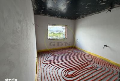 Casă cu 5 camere cu Teren 500 Mp în Malu Mare - 1
