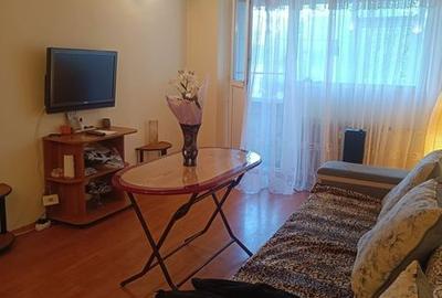 Apartament cu 3 camere decomandat în Dobroești