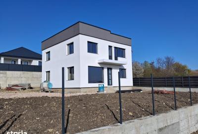 Casă cu 4 camere cu Teren 500 Mp în Mihai Eminescu