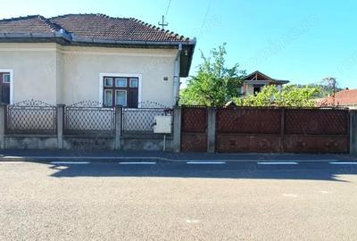 Casă cu 3 camere cu Teren 2568 Mp în Luna - 12