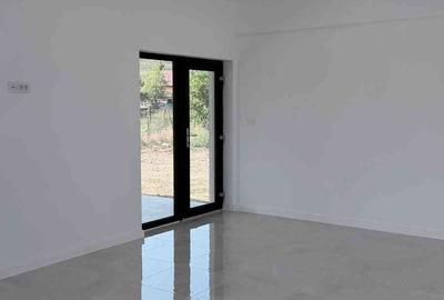 Casă cu 4 camere cu Teren 900 Mp în Podu Roș