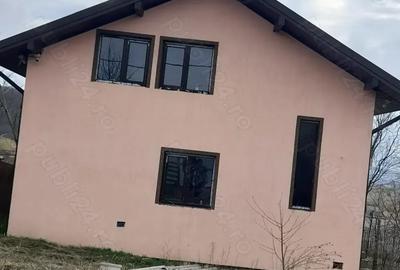 Casă cu 4 camere cu Centrală Termică în Miclești - 2
