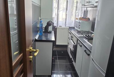 Apartament cu 3 camere semidecomandat, mobilat în Micro 5 - 6