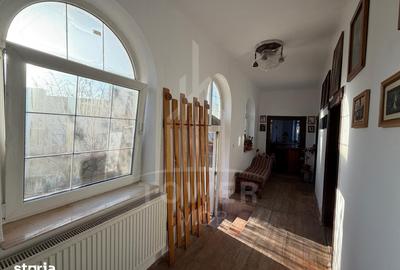 Casă cu 4 camere decomandat cu Teren 306 Mp în Central