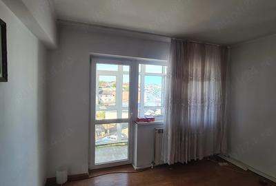 Apartament cu 3 camere semidecomandat în Fălticeni