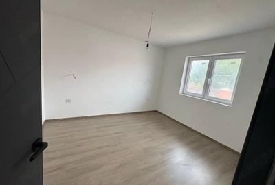 Casă cu 3 camere cu Teren 500 Mp în Sânmihaiu Român - 6