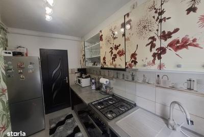 Apartament cu 3 camere semidecomandat în Metalurgie