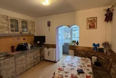Apartament cu 3 camere decomandat în 1 Mai - 2
