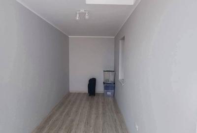 Casă cu 4 camere cu Teren 1000 Mp în Central - 1