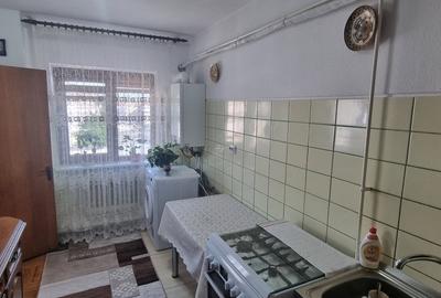 Apartament cu 3 camere decomandat în Central - 1