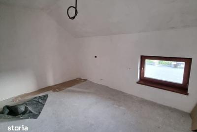 Casă cu 7 camere cu Teren 700 Mp în Miroslava - 4