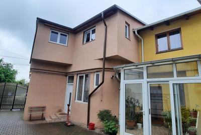 Casă individuală cu 7 camere cu Canalizare în Central - 19