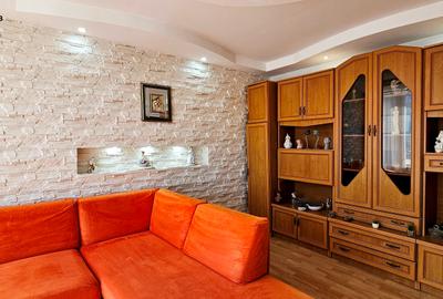 Apartament cu 2 camere decomandat, mobilat în Central