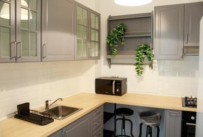 Apartament cu 4 camere semidecomandat în Cișmigiu