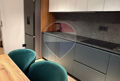 Apartament cu 3 camere decomandat în Tineretului