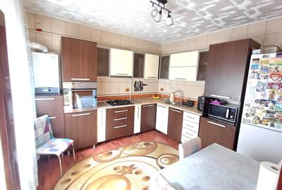 Casă cu 4 camere cu Teren 187 Mp în Central - 10