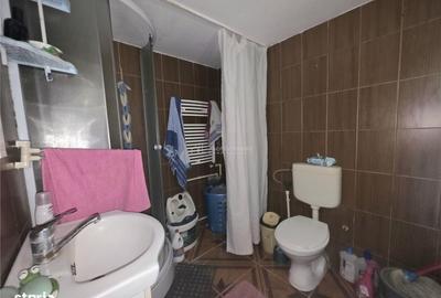 Casă cu 4 camere în Vadu Pașii