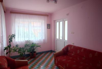 Casă cu 3 camere cu Teren 1850 Mp în Stupini