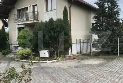 Casă cu 5 camere cu Teren 600 Mp în Central