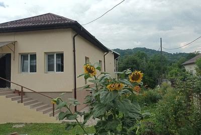 Casă cu 3 camere cu Teren 389 Mp în Central